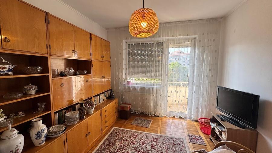 Apartament cu 3 camere decomandat în Dacia