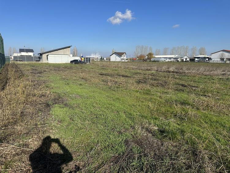 Teren de vanzare, cartier nou - 4