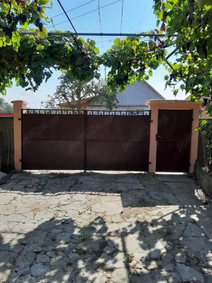 Vand proprietate in Miersig, jud.Bihor, la aproximativ 20 km de Oradea. - 2