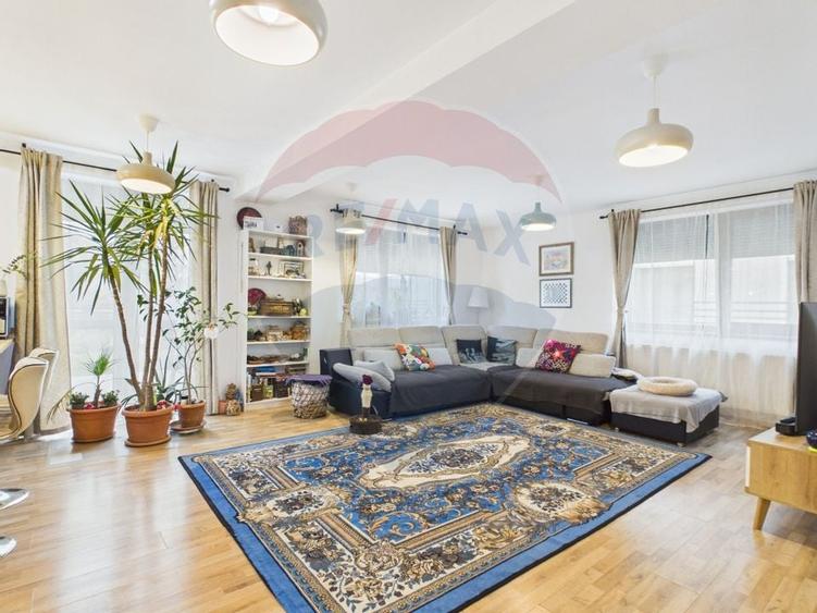 Vilă moderna si luminoasa 2011, cu 5 camere, 500mp curte si garaj - 2