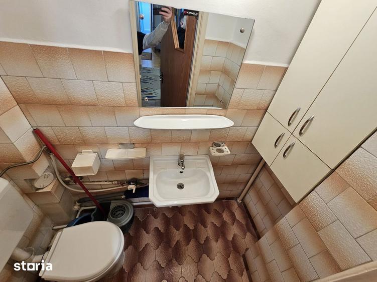 Apartament cu 3 camere semidecomandat, mobilat în Obor