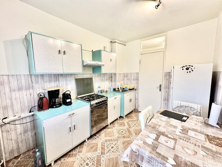 Apartament cu 3 camere semidecomandat mobilat - zona Girocului - 10