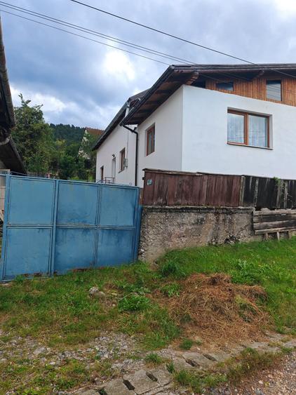 Casa de vanzare cu patru camere in Sacele - 9