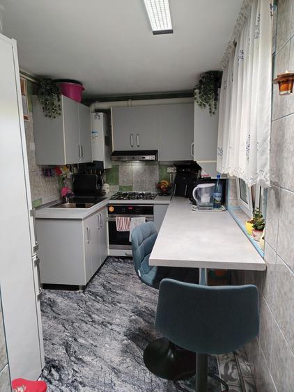 Apartament cu 3 camere semidecomandat în Central