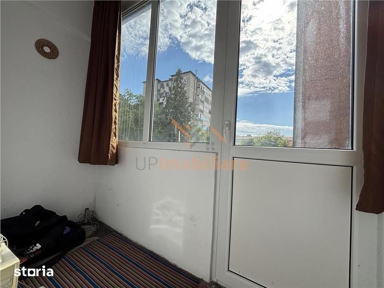 Apartament cu 3 camere în Decebal