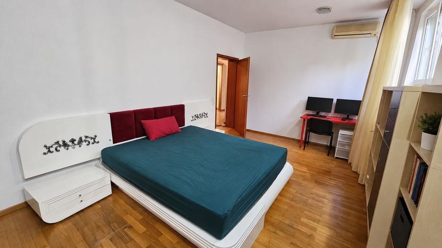 Apartament cu 3 camere decomandat, mobilat în Vatra Luminoasă