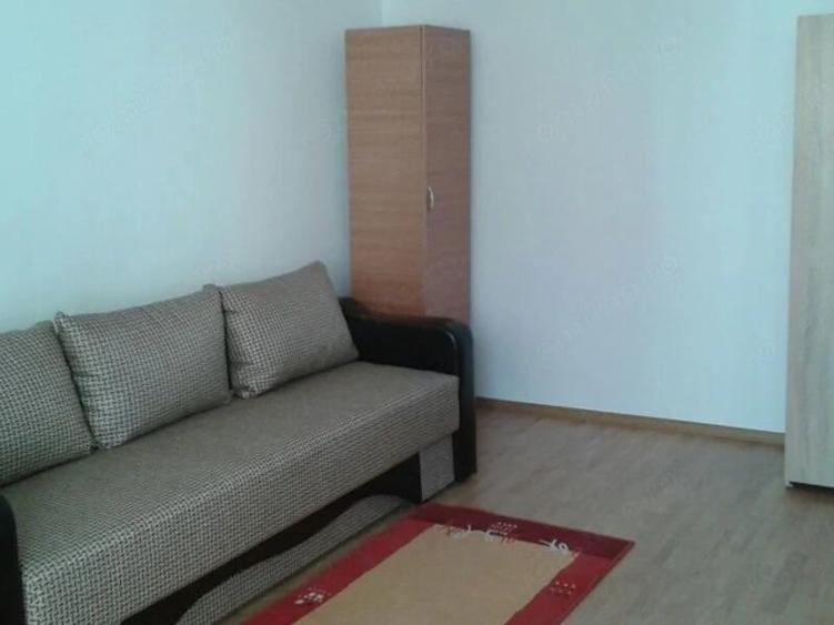 Garsonieră decomandată în Sud