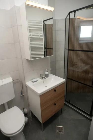 Apartament cu 3 camere decomandat, mobilat în Gara
