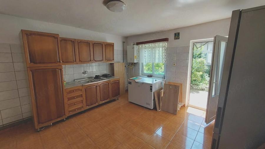 Casă cu 8 camere cu Teren 800 Mp în Central