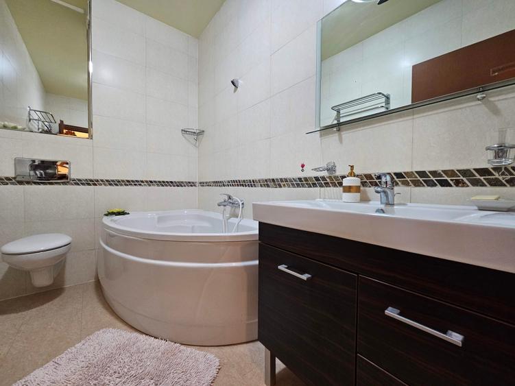 Apartament cu 3 camere semidecomandat, mobilat în Splaiul Independenței