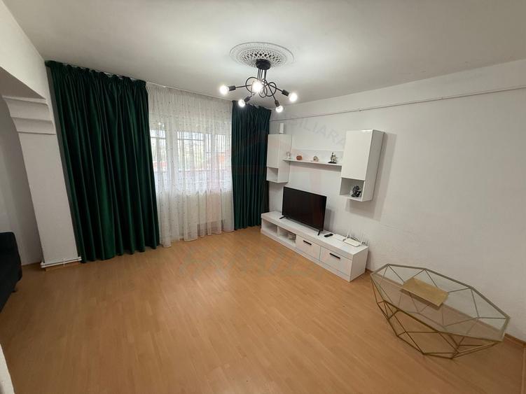 Apartament cu 3 camere decomandat în Micro 20