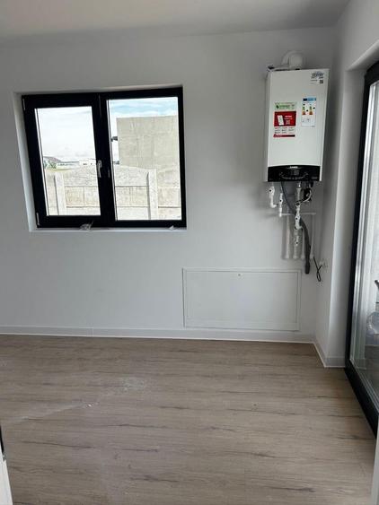 Casă individuală cu 3 camere cu Canalizare în Cârcea