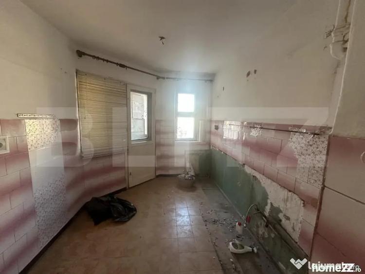 Apartament cu 3 camere decomandat în Micro 16