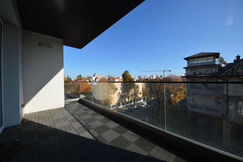 Apartament cu 4 camere decomandat, mobilat în Capitale