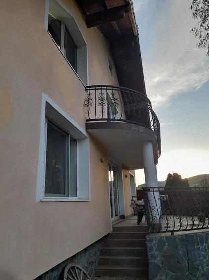 Casă cu Teren 470 Mp în Bărdești