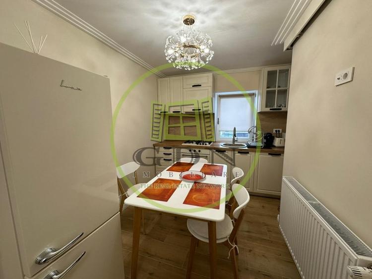 Apartament cu 3 camere decomandat, mobilat în Craiovița Nouă