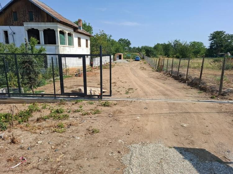 Teren Construcții intravilan de 2290 mp, în Coșoveni