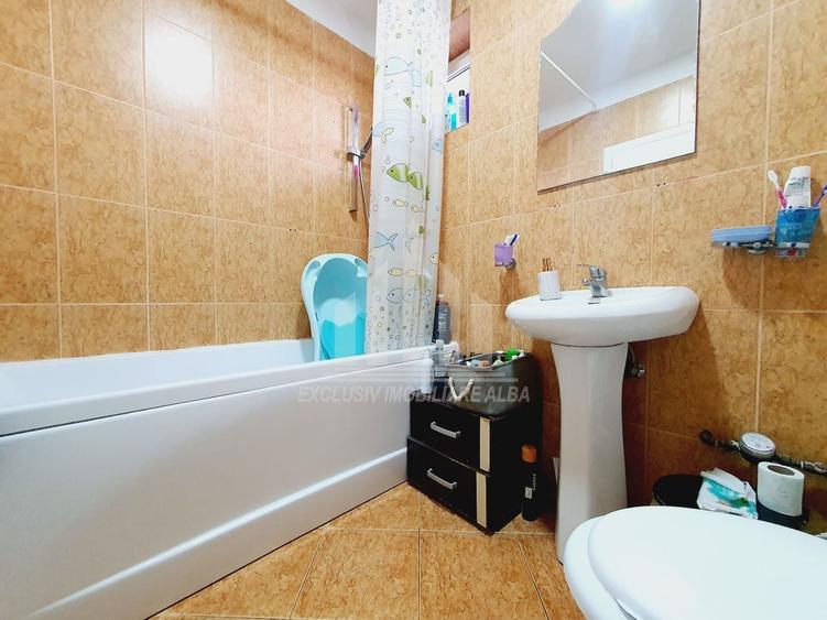 Apartament cu 3 camere decomandat, mobilat în Cetate