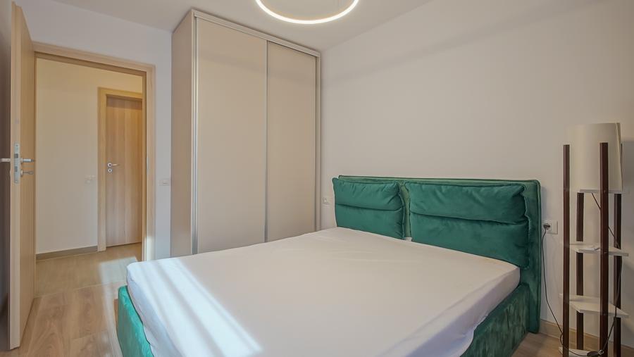 Apartament cu 4 camere semidecomandat în Astra