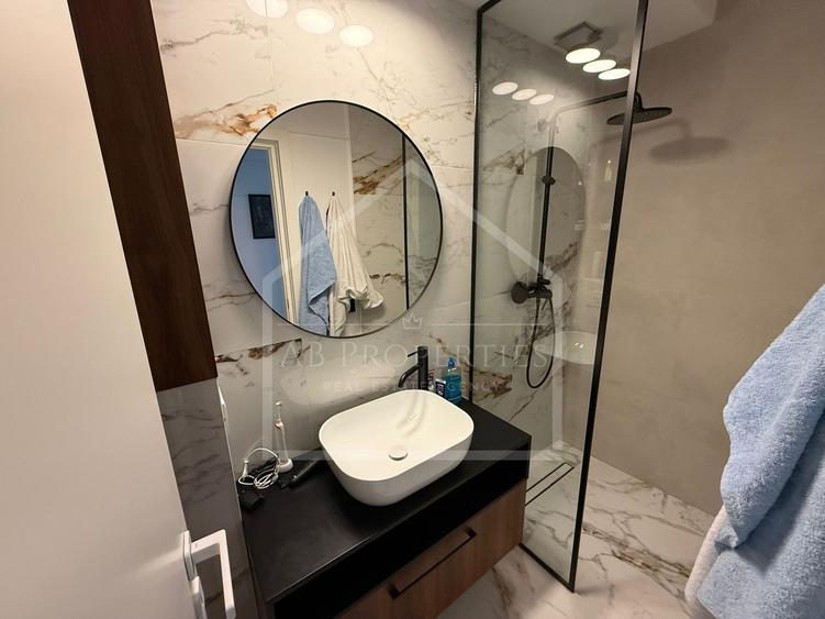 Apartament cu 3 camere semidecomandat, mobilat în Sisești