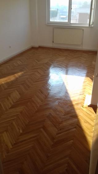 Proprietar vinde apartament cu 4 camere, 2 bai, Ultracentral,poziție excelenta,  - 10