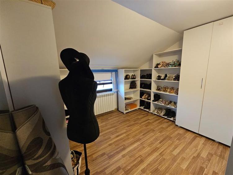 Vila de vanzare , Valea Lupului, 1 decembrie - 13