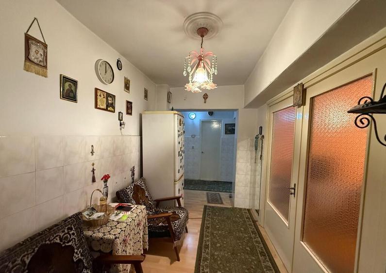 Apartament 3 camere,decomandat,etaj 1, Zona Balcescu - 11