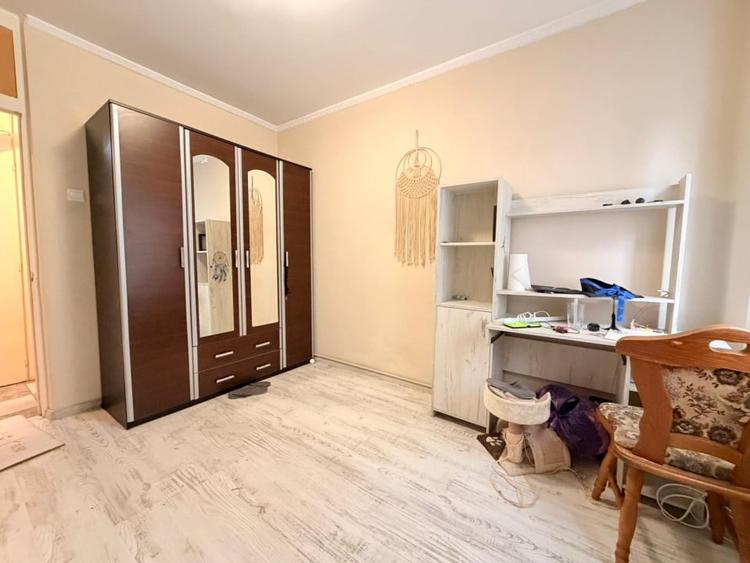 APARTAMENT 4 CAMERE DE VANZARE - 200 M METROU APARATORII PATRIEI - 13