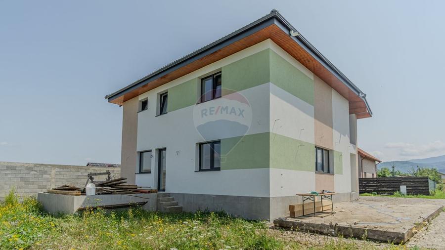 Casa moderna, la cheie, in Cristian - Str. Carpati - 29