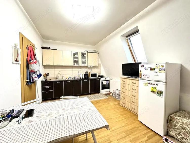 Apartament spatios, 2 camere, 60 mp utili - mansarda, zona Dambovita