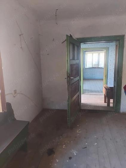 Casa cu curte, gradina ?i 3 terenuri de fanea?a - 2