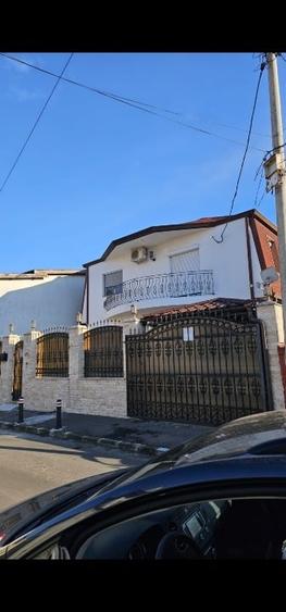 Proprietar vand casa S, P+1+mansarda, sect 2 ,230mp - 1