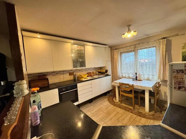 Casa cocheta cu terasa | 5 ari teren - 8