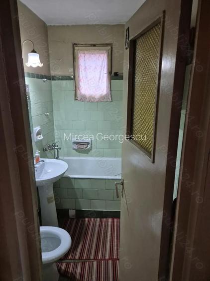 Vand apartament cu 3 camere + balcon