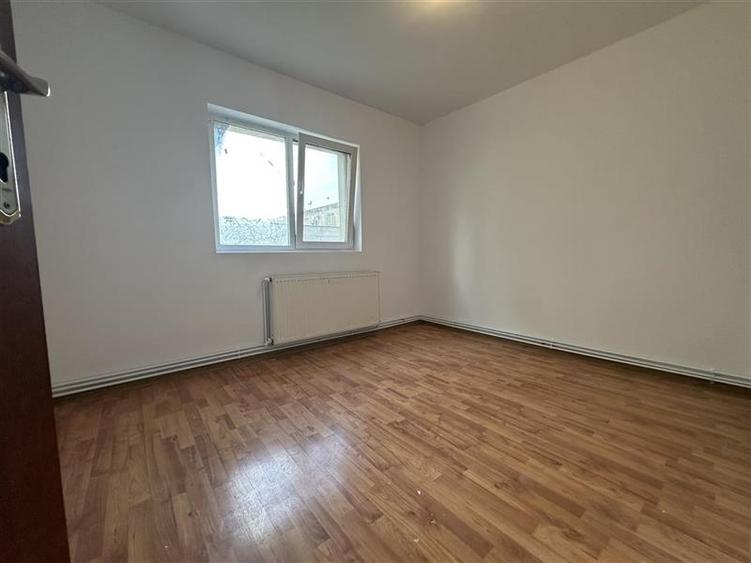 Etaj 2 bloc izolat cu centrala proprie - 5