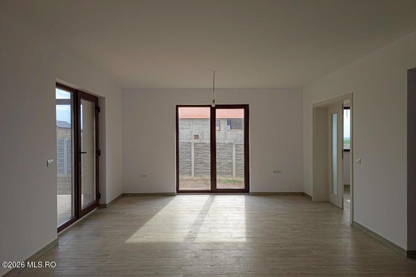 Giarmata - Casa P+1, 4 Dormitoare, 4 Bai, Garaj, Beci, Teren 556 Mp - 4