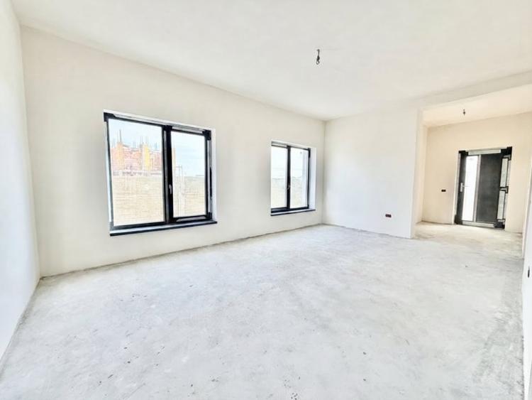 Duplex 5 camere - 365 mp teren - Asfalt - Pozitie ideala Mosnita - 5