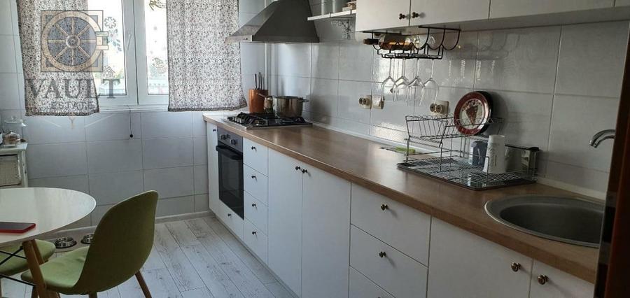 Apartament 3 camere semidecomandat - Calea Vitan - 1