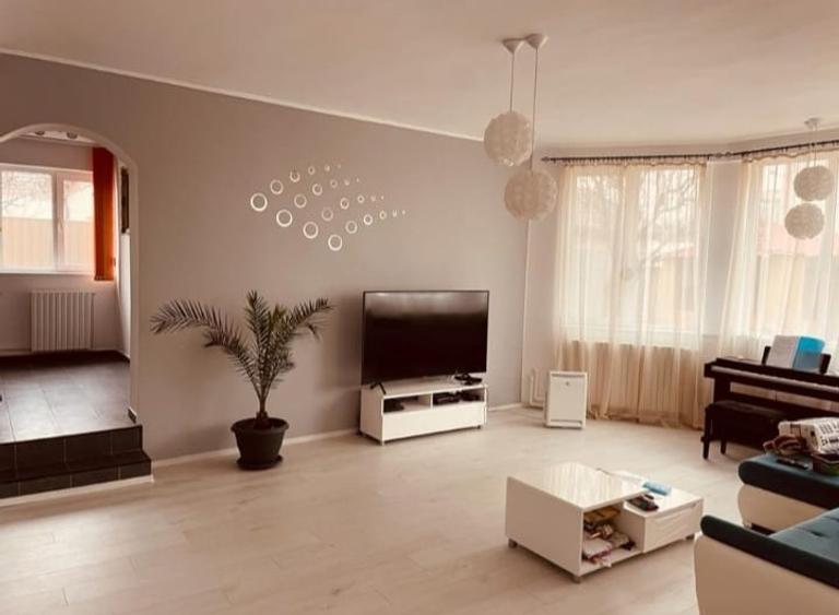 Vila de vanzare cu 11 camere, zona Kamsas - 1