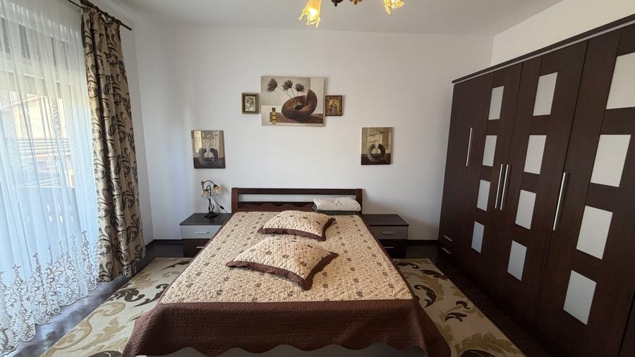 Duplex cu 4 camere cu Canalizare în Roșu
