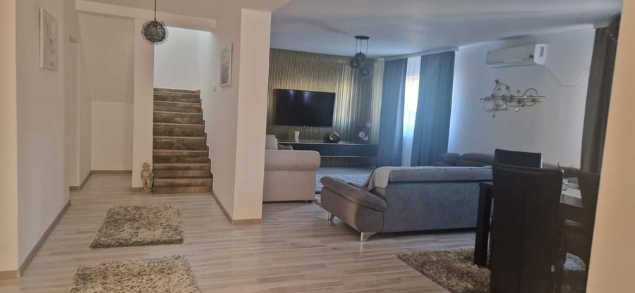 Casă cu 4 camere în Central
