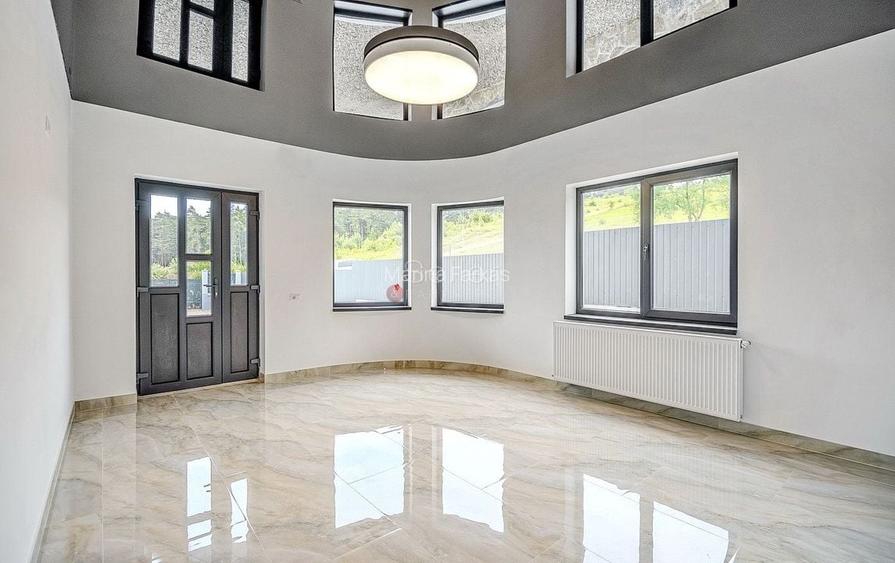 Zona Linistita Structura Generoasa Zona Linistita Structura Generoasa