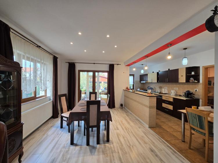 O casa spatioasa  cu 5 camere in Cartier Europa - 2