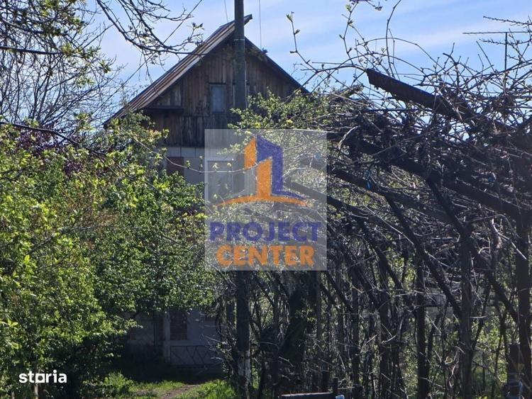 Casă cu 4 camere cu Teren 1416 Mp în Leordeni