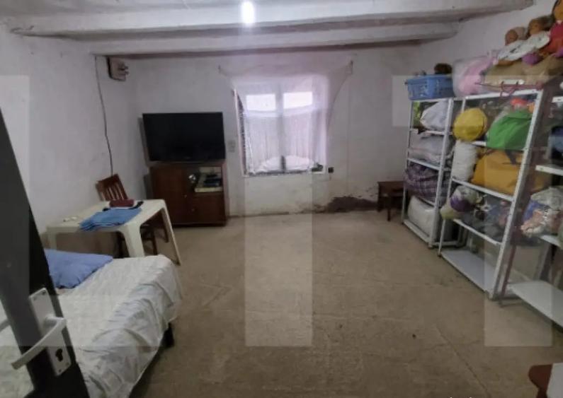 Casa de vanzare, 40 mp, zona Plopi - 5