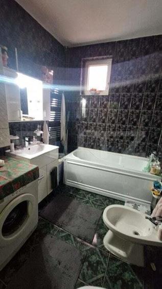 Casa in Centru Civic 4 camere , D +P+ E , PLUS SPATIU COMERCIAL - 2