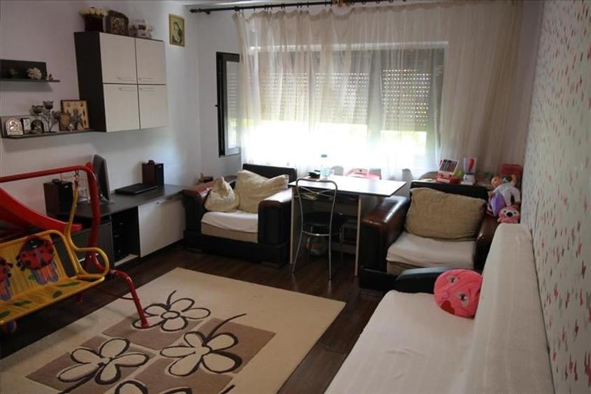 Zona Martir Closca - 2 camere decomandate - 1