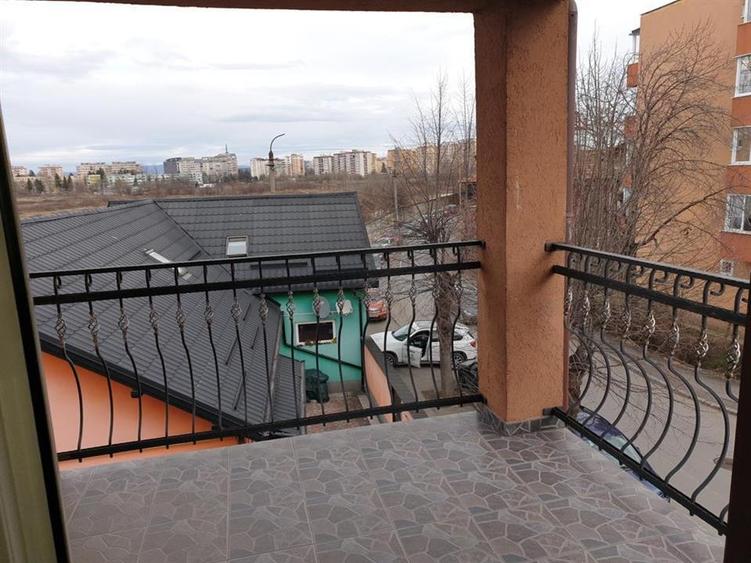 Vila 8 Camere si Curte  Spatiu Ideal pentru Familie Mare sau Investitie - 30