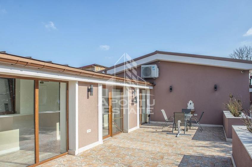 Vila,Piscina,teren fotbal,gradina,vegetatie - 11