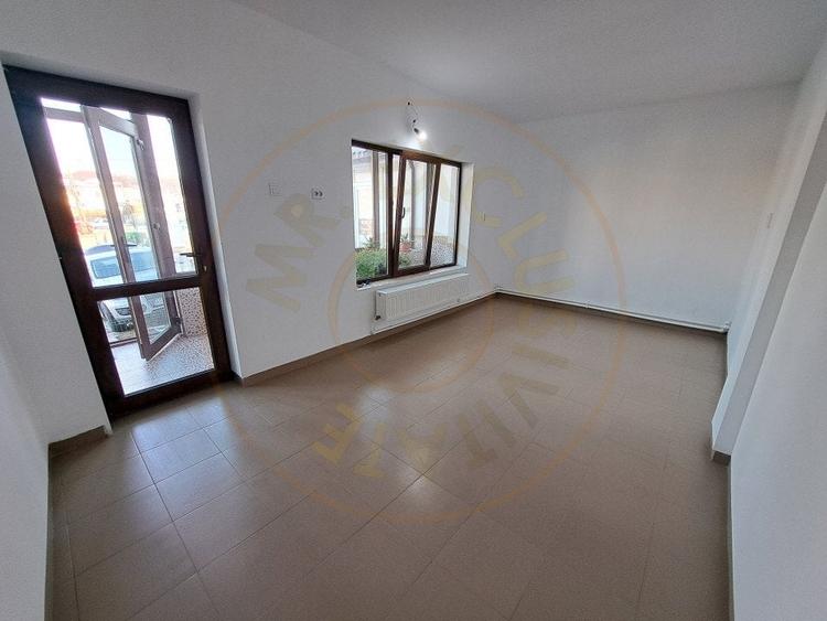 Spatiu Comercial Stradal – Spitalul Mioveni, Bd. Dacia, Racovita - 4